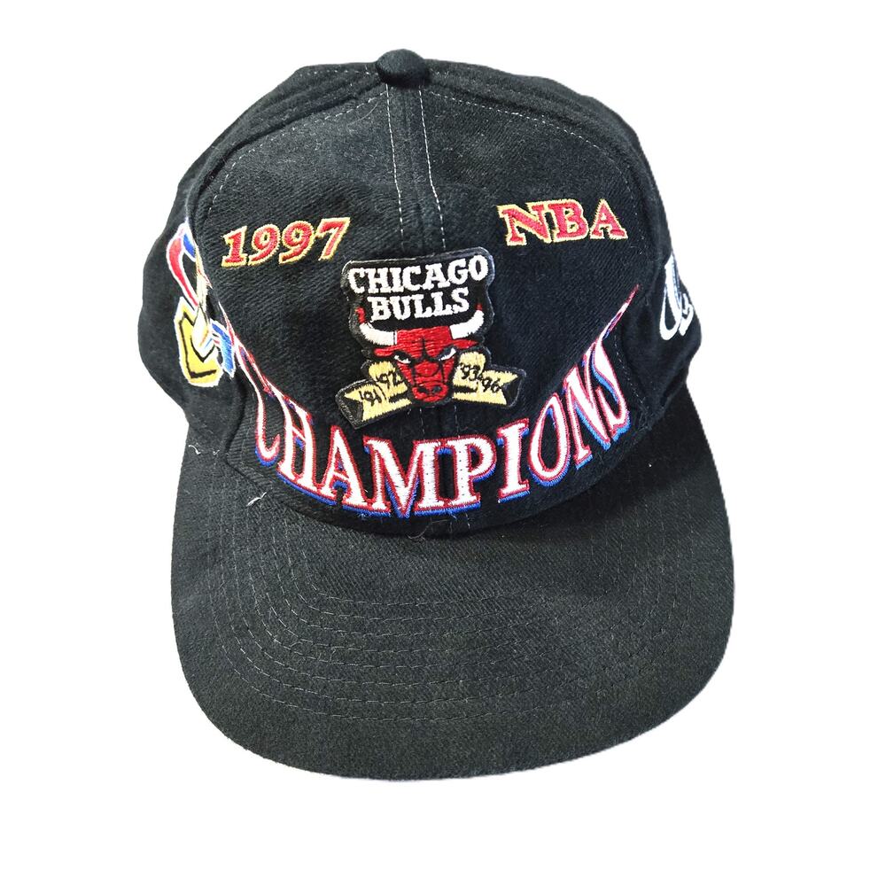 Vintage 1997 NBA Chicago Bulls Championship Logo Athletic Black SnapBack Cap